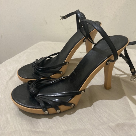 Black heels - Picture 2 of 3